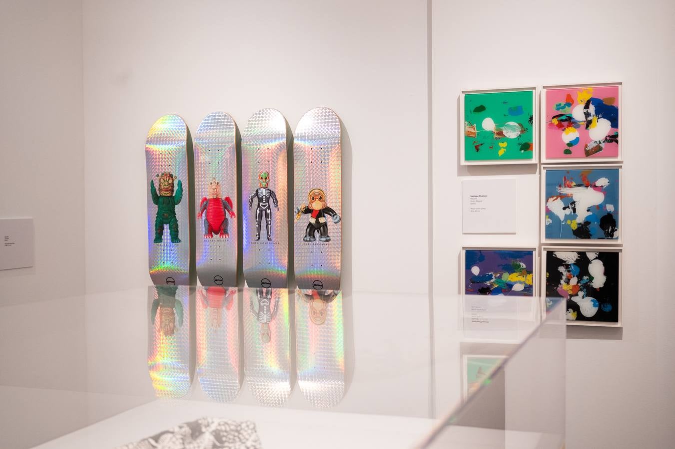 Piezas de las nuevas exposiciones del Centro Fundación Unicaja de Sevilla