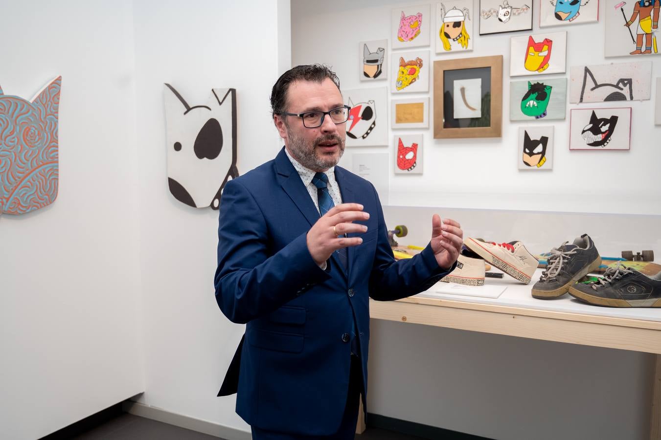 Piezas de las nuevas exposiciones del Centro Fundación Unicaja de Sevilla