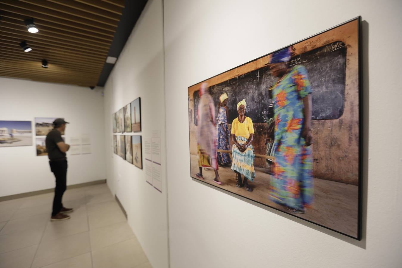 La inauguración de la exposición World Press Photo 2023 en la Fundación Cajasol de Sevilla