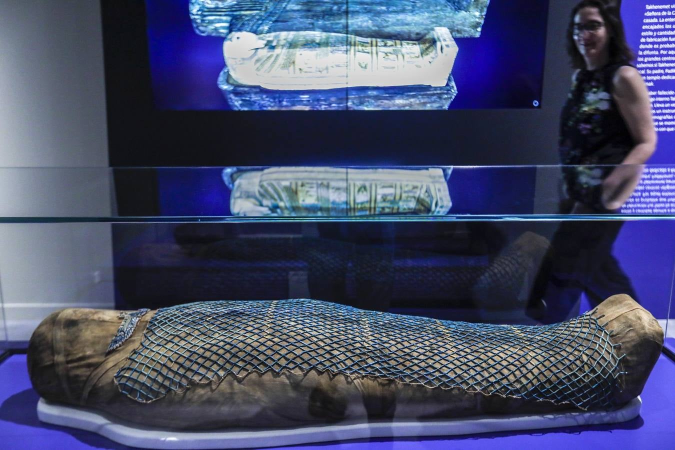 La exposición 'Momias de Egipto. Redescubriendo seis vidas', en CaixaForum Sevilla 2023