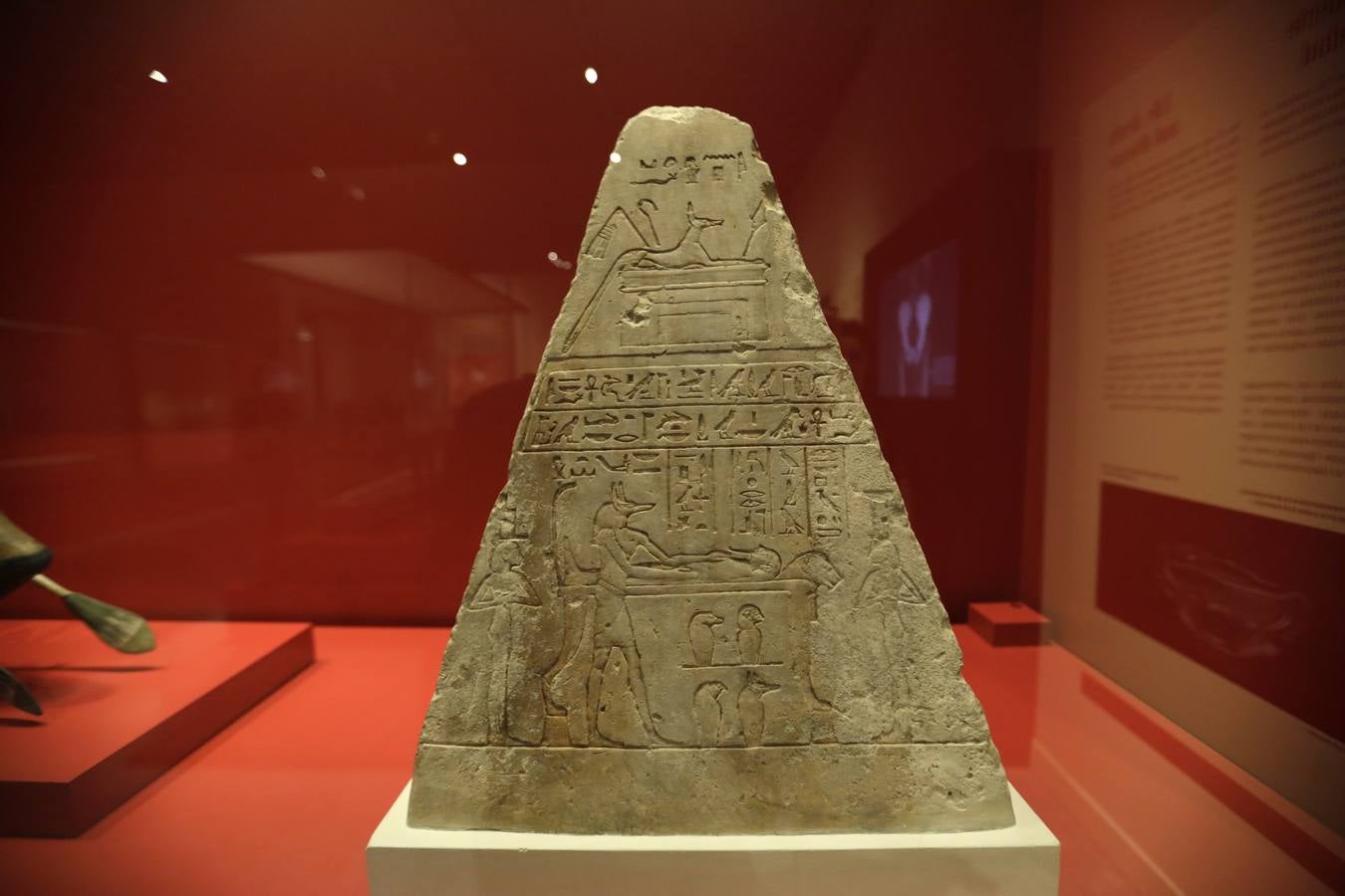 La exposición 'Momias de Egipto. Redescubriendo seis vidas', en CaixaForum Sevilla 2023