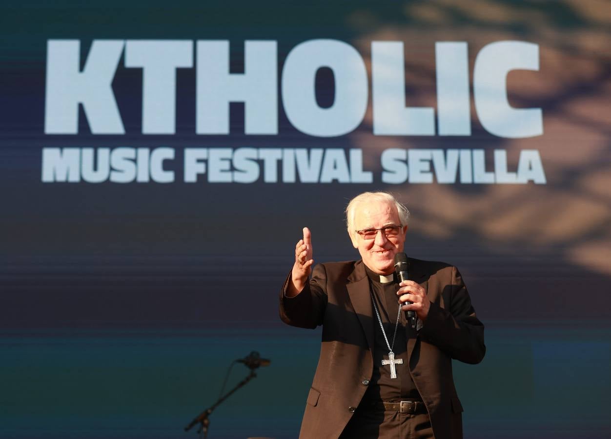 Aspecto muy ambientado de la Maestranza durante el festival de música Ktholic