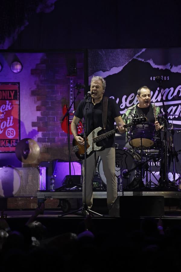 El público coreó las canciones que convirtieron al grupo Hombres G en un fenómeno de masas