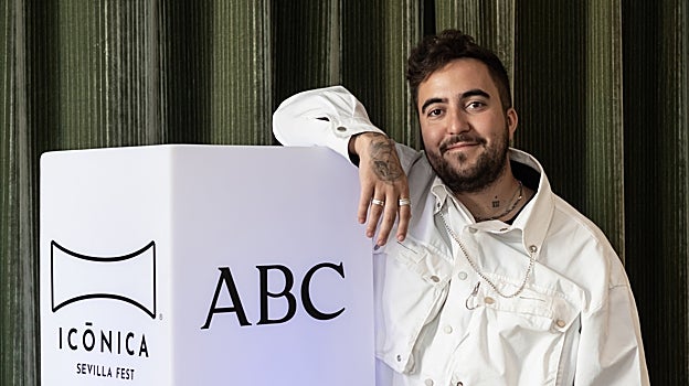 Javier Beret, uno de los prtagonistas del Icónica Sevilla Fest 2023, posa en el Hotel Colón en una entrevista con ABC