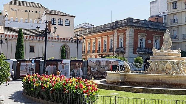 El metrocentro de Sevilla, a su paso por la Puerta de Jerez