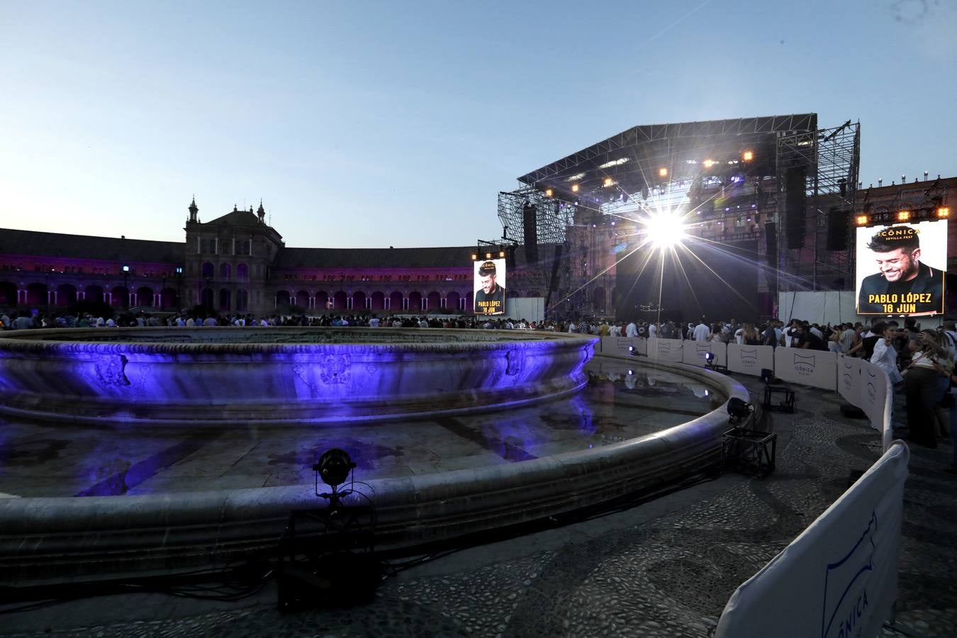 Concierto de Solomun en la Plaza de España para inaugurar el Icónica Sevilla Fest 