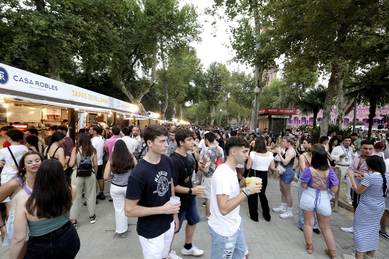 Concierto de Bizarrap en la Plaza de España para el Icónica Sevilla Fest