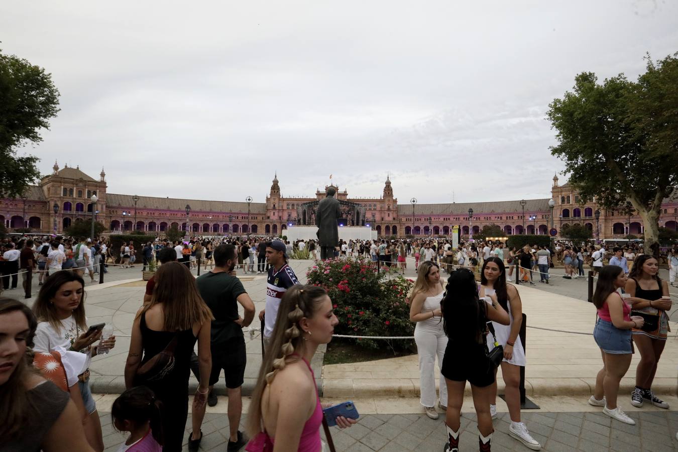 Concierto de Bizarrap en la Plaza de España para el Icónica Sevilla Fest