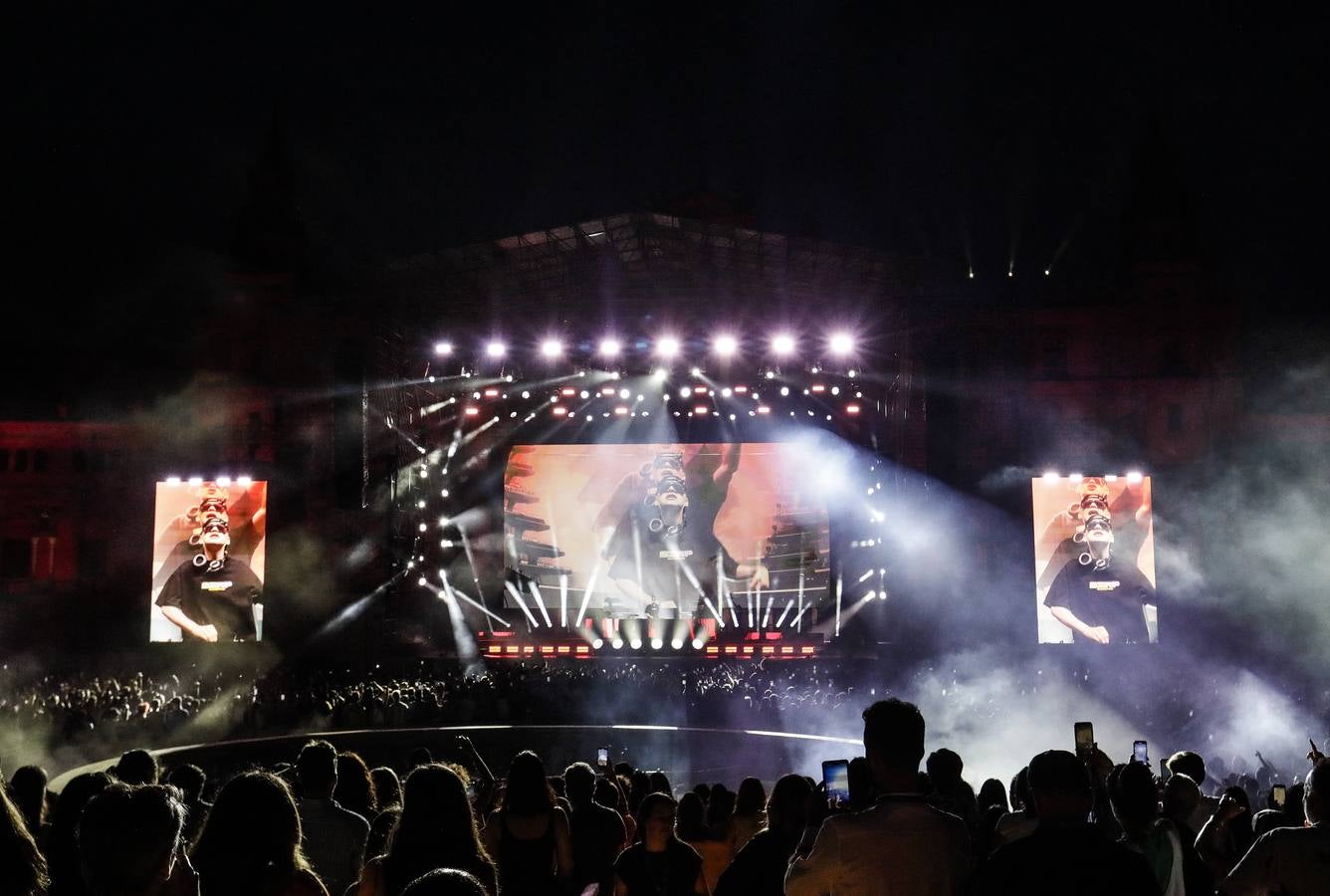 Concierto de Bizarrap en la Plaza de España para el Icónica Sevilla Fest