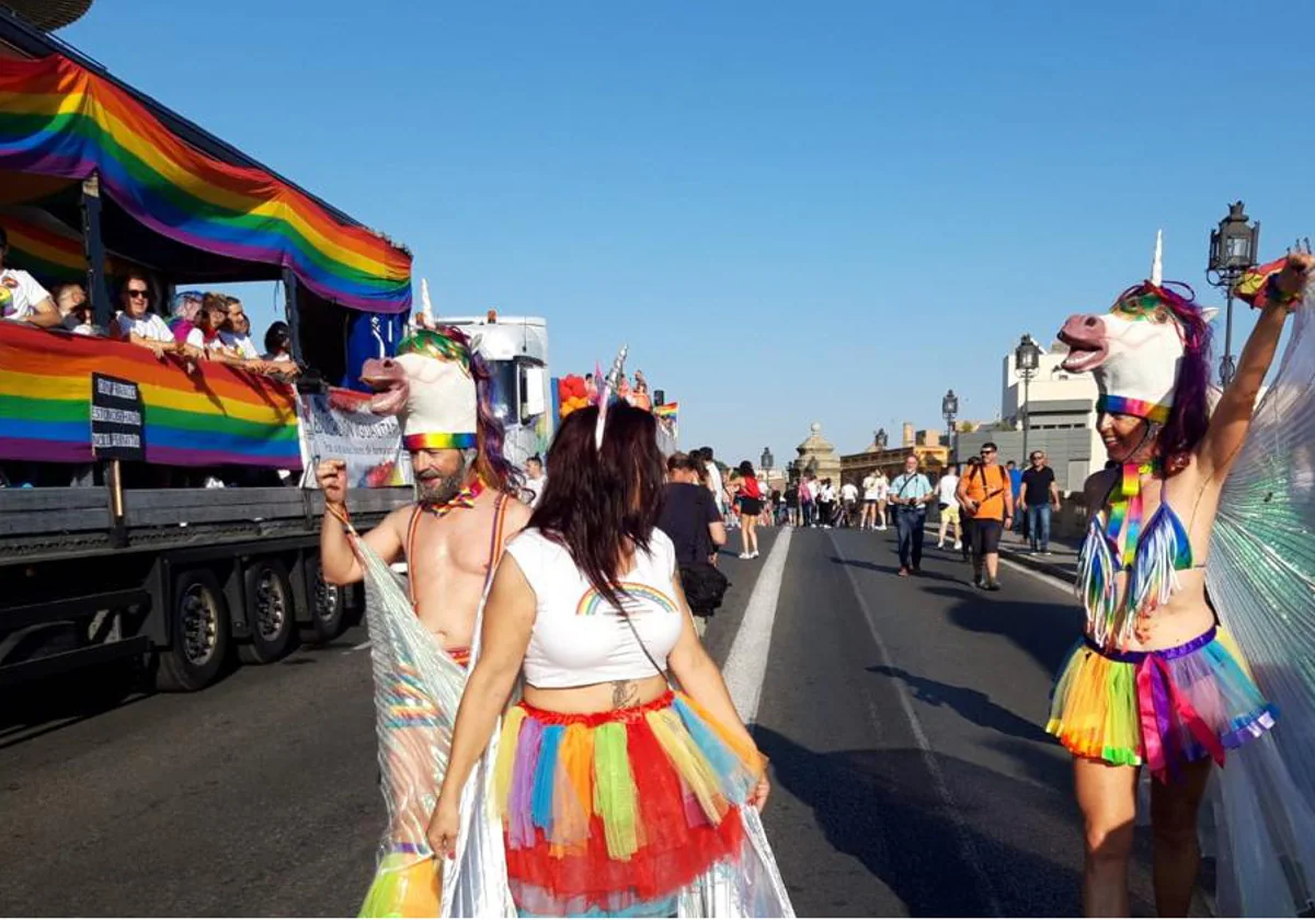 Desfile del Orgullo Sevilla 2023: guía con el recorrido, los horarios y las  actividades