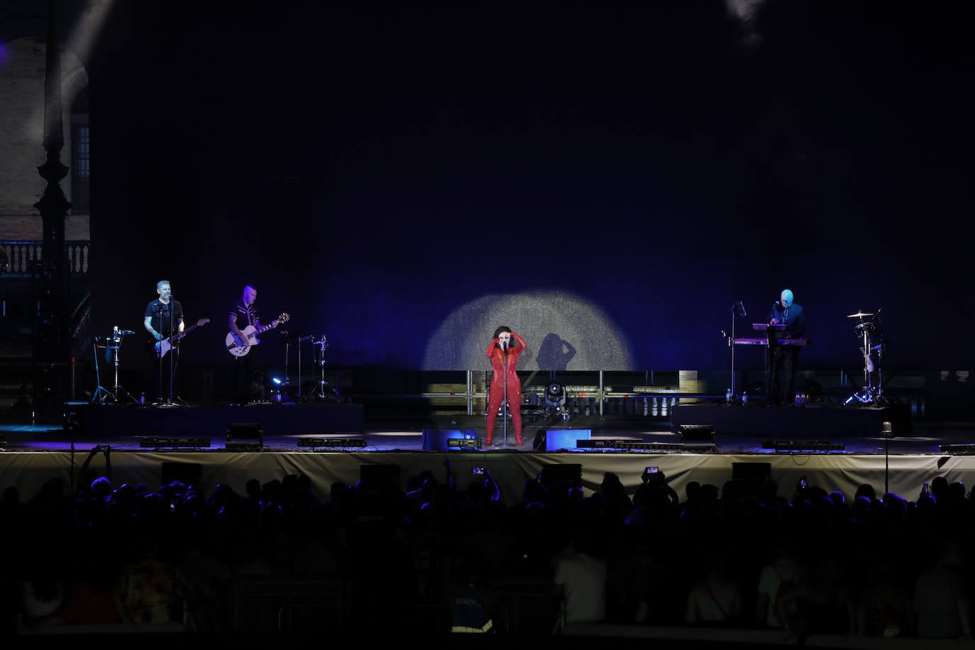 La actuación de Fangoria en Icónica Sevilla Fest fue un auténtico huracán electropop