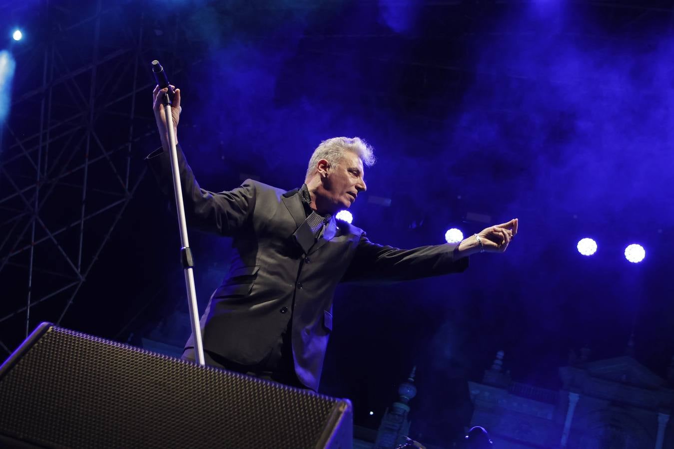 Mucho público en el doble concierto de este domingo en el Icónica, con Loquillo y Los Secretos 