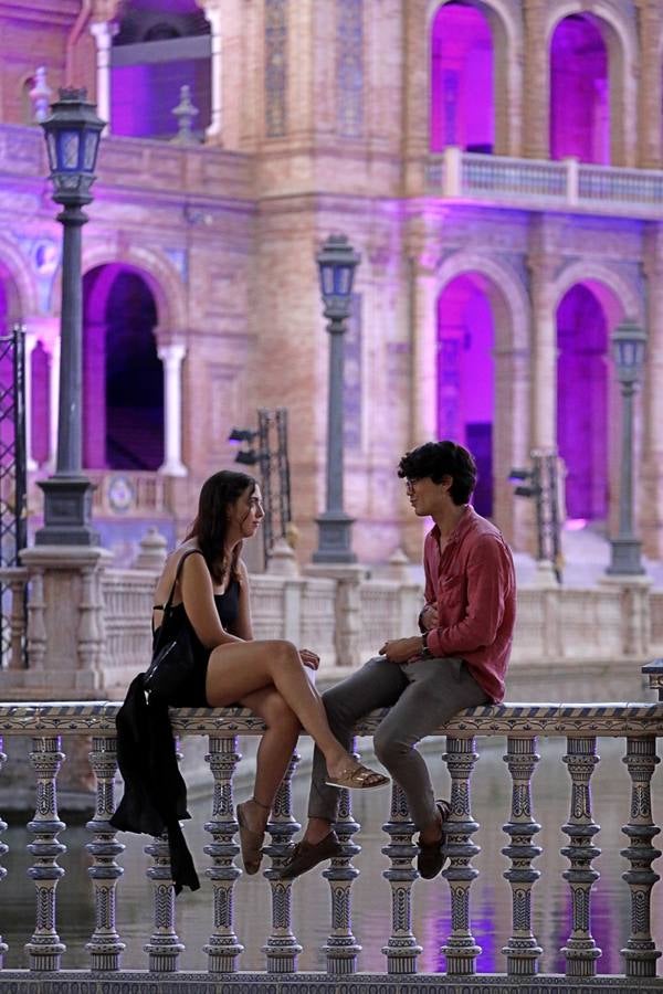 Ambiente previo al concierto en la Plaza de España