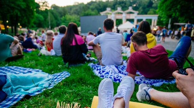 Cine de verano en un parque