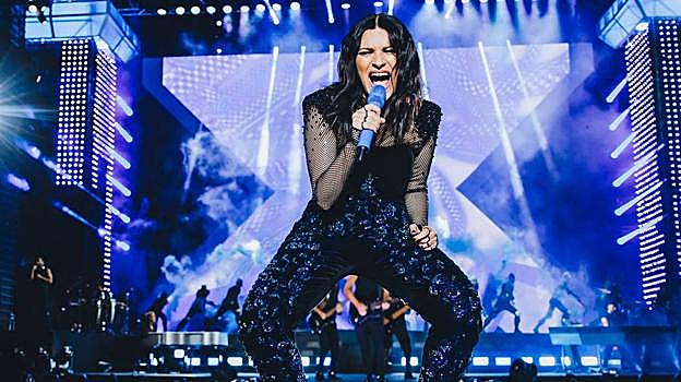 Sevilla abre las puertas a Laura Pausini y su mensaje de amor y lucha