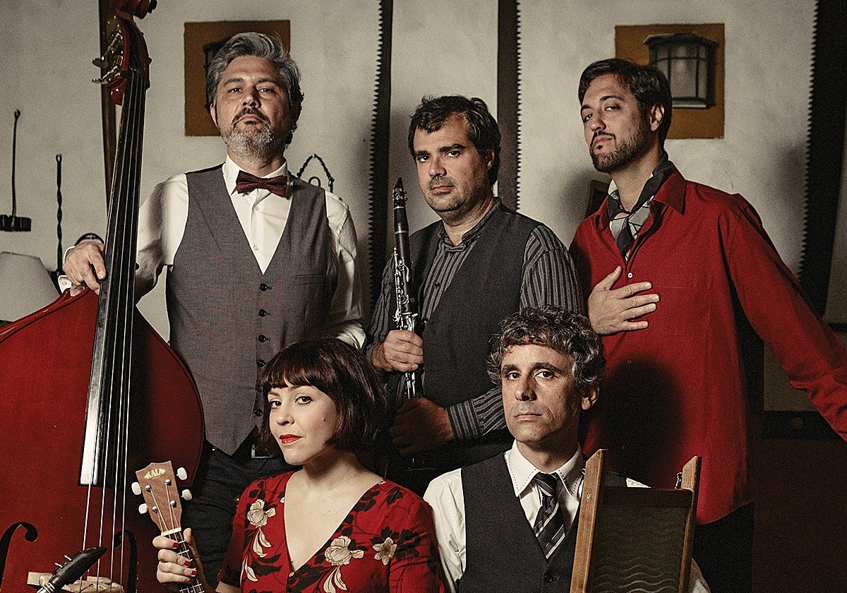El grupo musical 'The Dixie Lab' actúa en el ciclo 'Noches de verano en el palacio de los Marqueses de la Algaba'