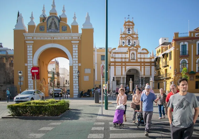 Arco de la Macarena y basílica de la Esperanza Macarena