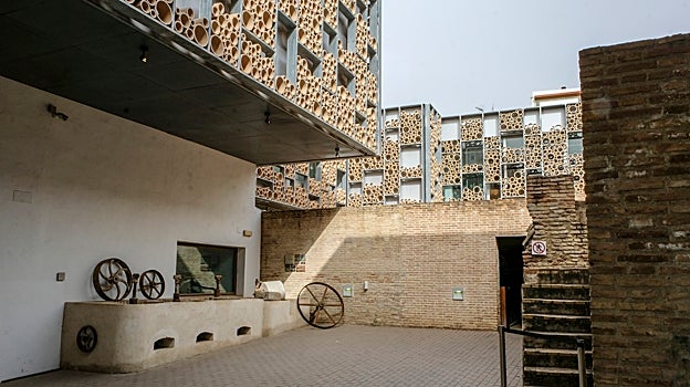Imagen del patio interior del Centro Cerámica Triana