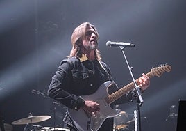 El elegante pop latino de Juanes hace vibrar a 3.000 personas en el Cartuja Center de Sevilla
