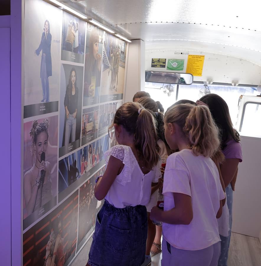 El autobús de OT ha causado una gran expectación en Sevilla