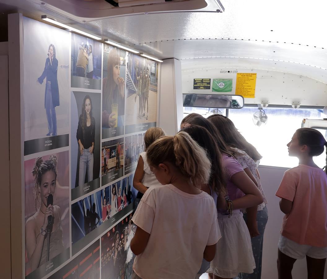 El autobús de OT ha causado una gran expectación en Sevilla