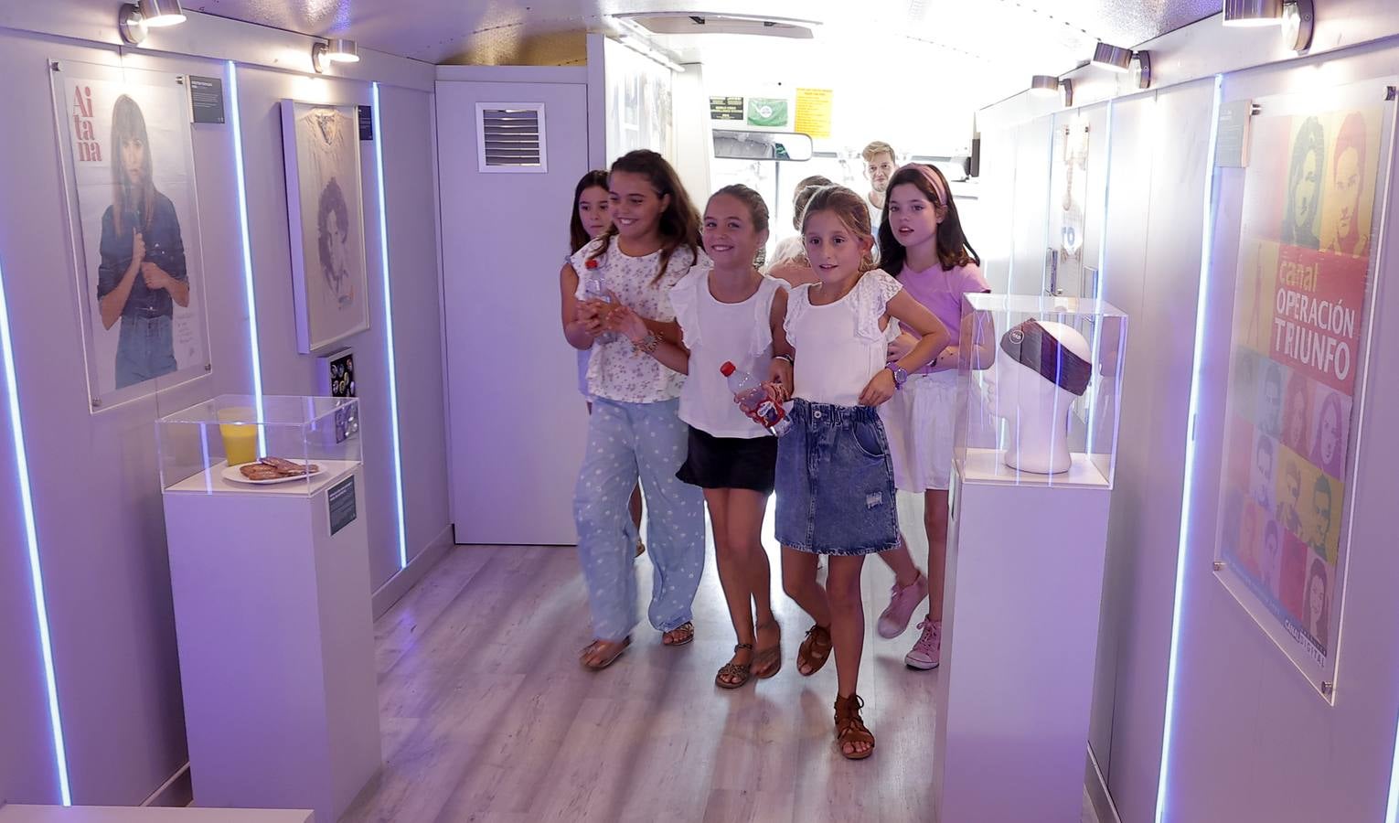 El autobús de OT ha causado una gran expectación en Sevilla