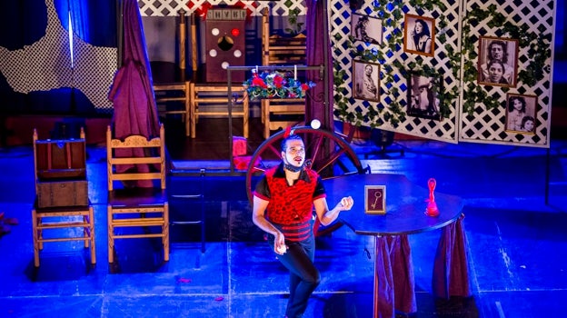 El teatro de Aznalcóllar acoge un espectáculo que mezcla el circo con el humor y el flamenco