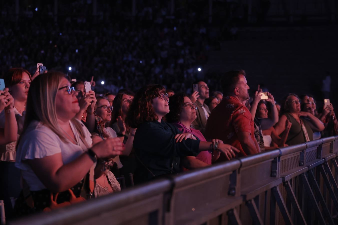 Pablo Alborán hizo un repaso por todos sus temas, coreados siempre por el público
