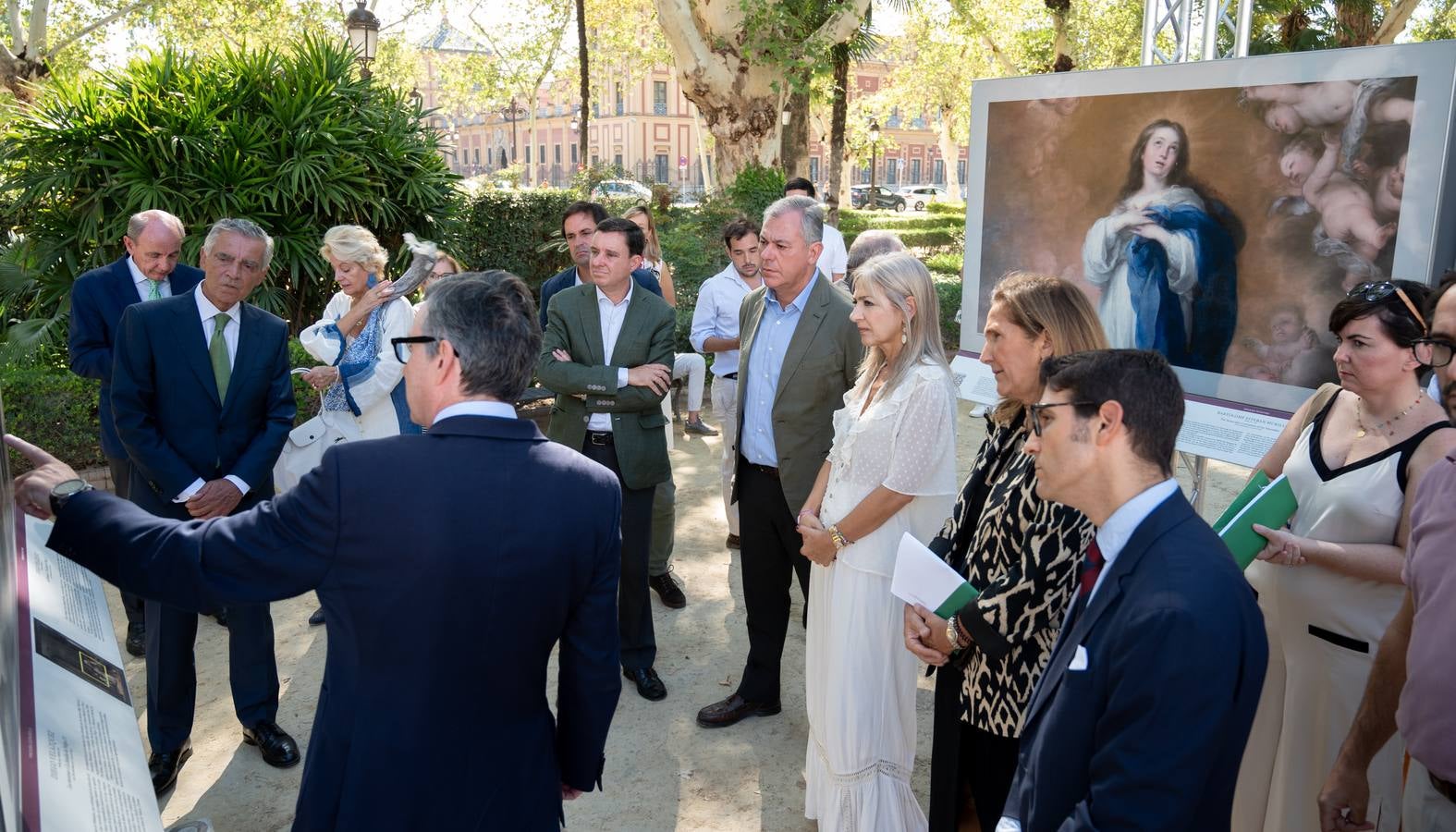 Momento de la inauguración este viernes de la exposición 'El Prado en las calles'