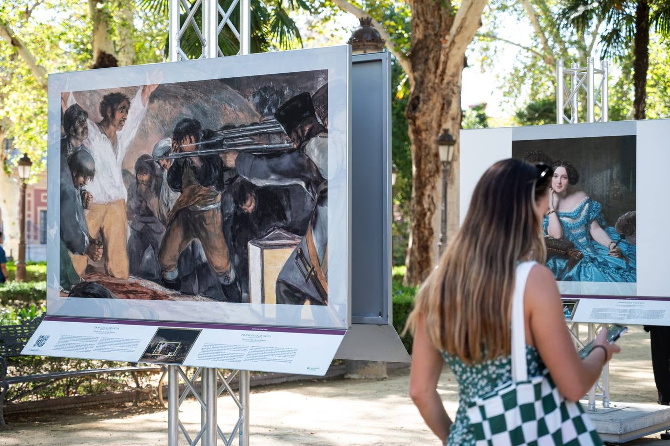 Momento de la inauguración este viernes de la exposición 'El Prado en las calles'