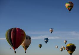 Dónde ver los globos aerostáticos que llenarán los cielos de Sevilla durante este puente