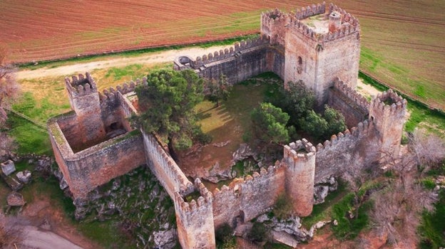 Castillo de las Aguzaderas en El Coronil