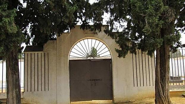 Puerta de entrada al cementerio judío.