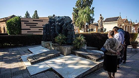 Una ruta por el cementerio de Sevilla: seis curiosidades que no sabías