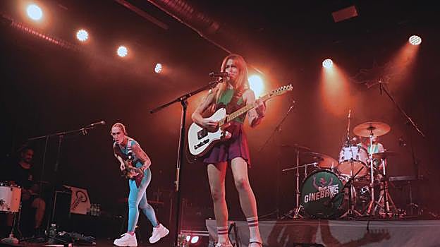 Sandra (izquierda), Magüi (centro) y Juls (detrás)