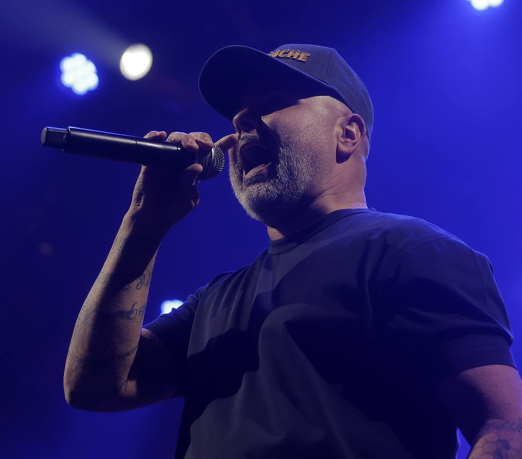 El cantante deleitó a su público en la Plaza de España de Sevilla