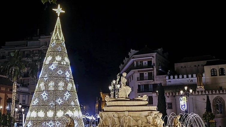 Una ruta por los árboles de Navidad iluminados de Sevilla en 2023: ¿dónde están?