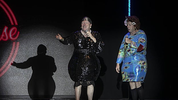 Omaita y Antonia en uno de sus espectáculos