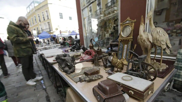 Imagen de uno de los puestos que se montan los jueves en la calle Feria