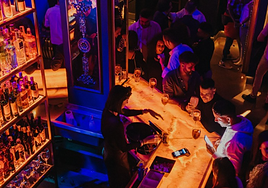 De fiesta por Sevilla después de los 40: en busca de las mejores discotecas para bailar sin parar