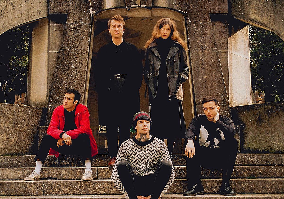 De izquierda a derecha: Beto, Surma, Kobbe, Claudia y Rubén, componentes de Niña Polaca