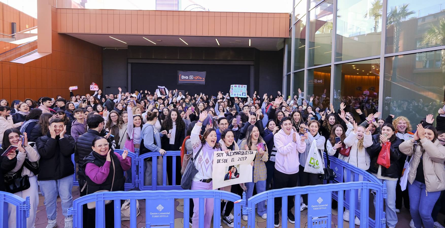 Firma de discos de los concursantes de Operación Triunfo 2023