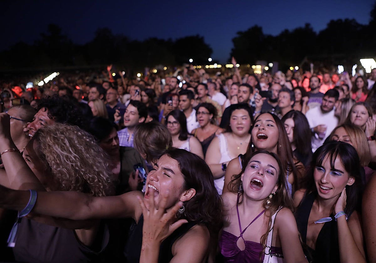 Público del Icónica Sevilla Fest Plaza de España