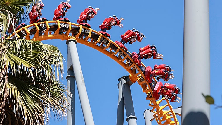 Imagen del 'jaguar', la montaña rusa de Isla Mágica