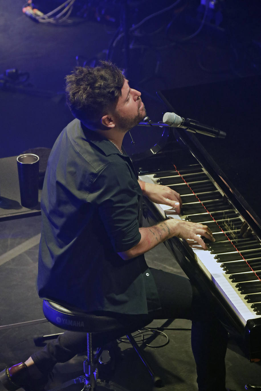 Pablo López ofrece un concierto sensacional a su público en el Palacio de Exposiciones y Congresos de Sevilla