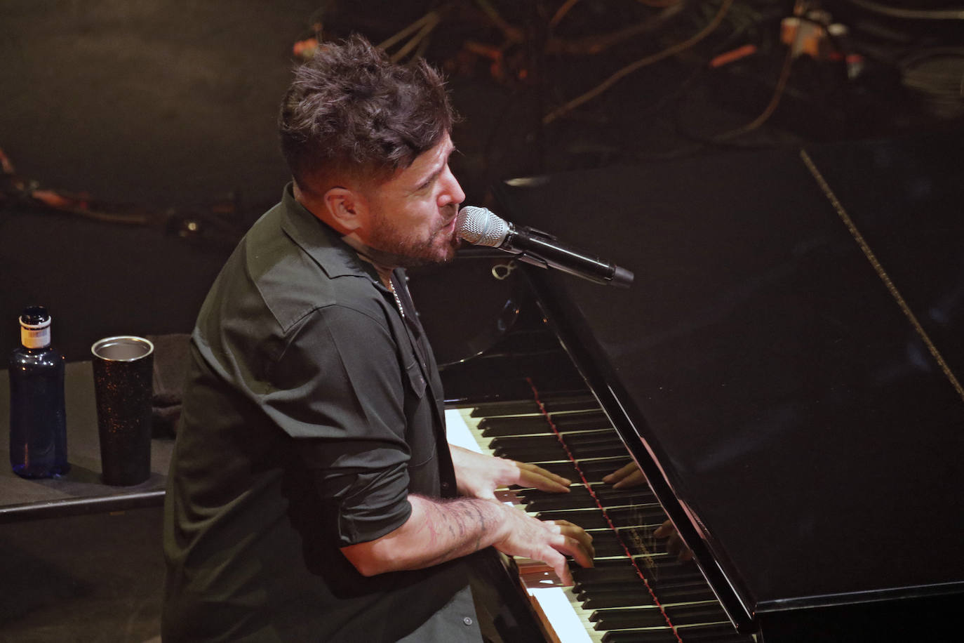 Pablo López ofrece un concierto sensacional a su público en el Palacio de Exposiciones y Congresos de Sevilla