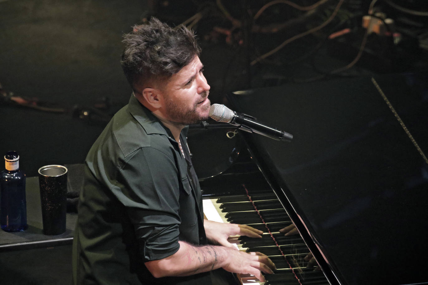 Pablo López ofrece un concierto sensacional a su público en el Palacio de Exposiciones y Congresos de Sevilla