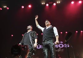 Los 'últimos acordes' de Andy y Lucas embelesan al público del Cartuja Center de Sevilla, en imágenes