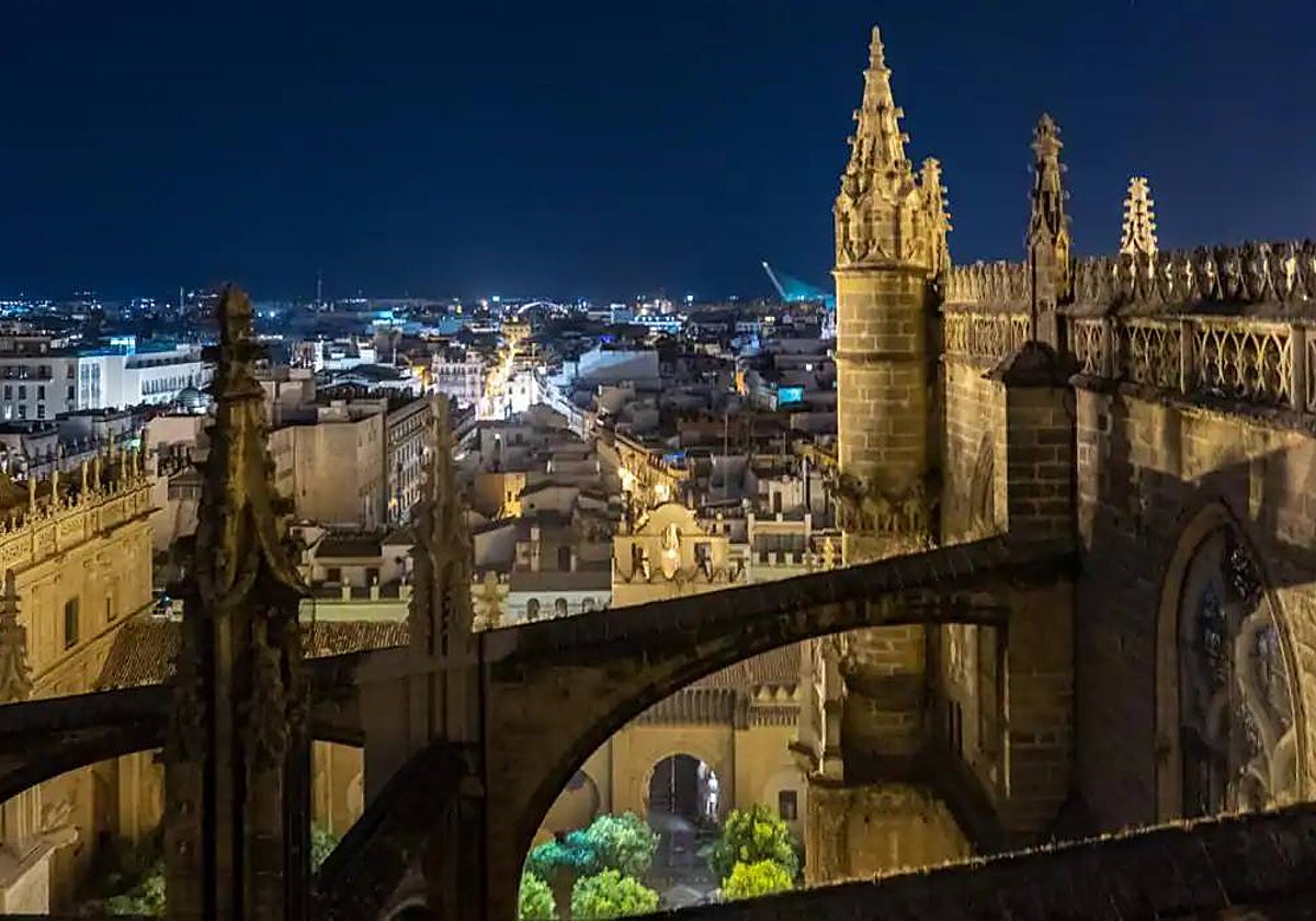 Visita nocturna a las cubiertas de la Catedral de Sevilla