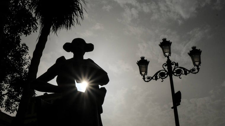 Estatua del torero Juan Belmonte en el Altozano